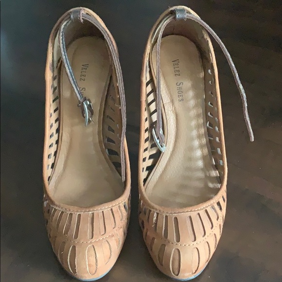 Beautiful Leather shoes. Add strap for more confort use. - Picture 3 of 5